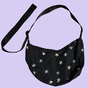 Baggu Black Star-Patterned Medium Crescent Bag - shoulder to crossbody strap